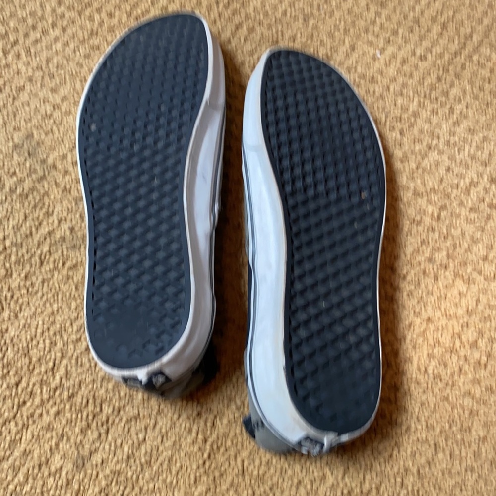 Vans - Picture 2 of 5
